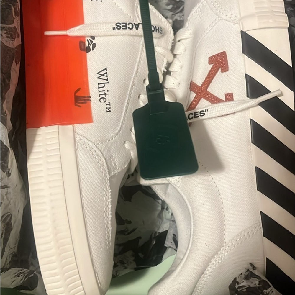 Off white vulc lows 41 used like new worn once